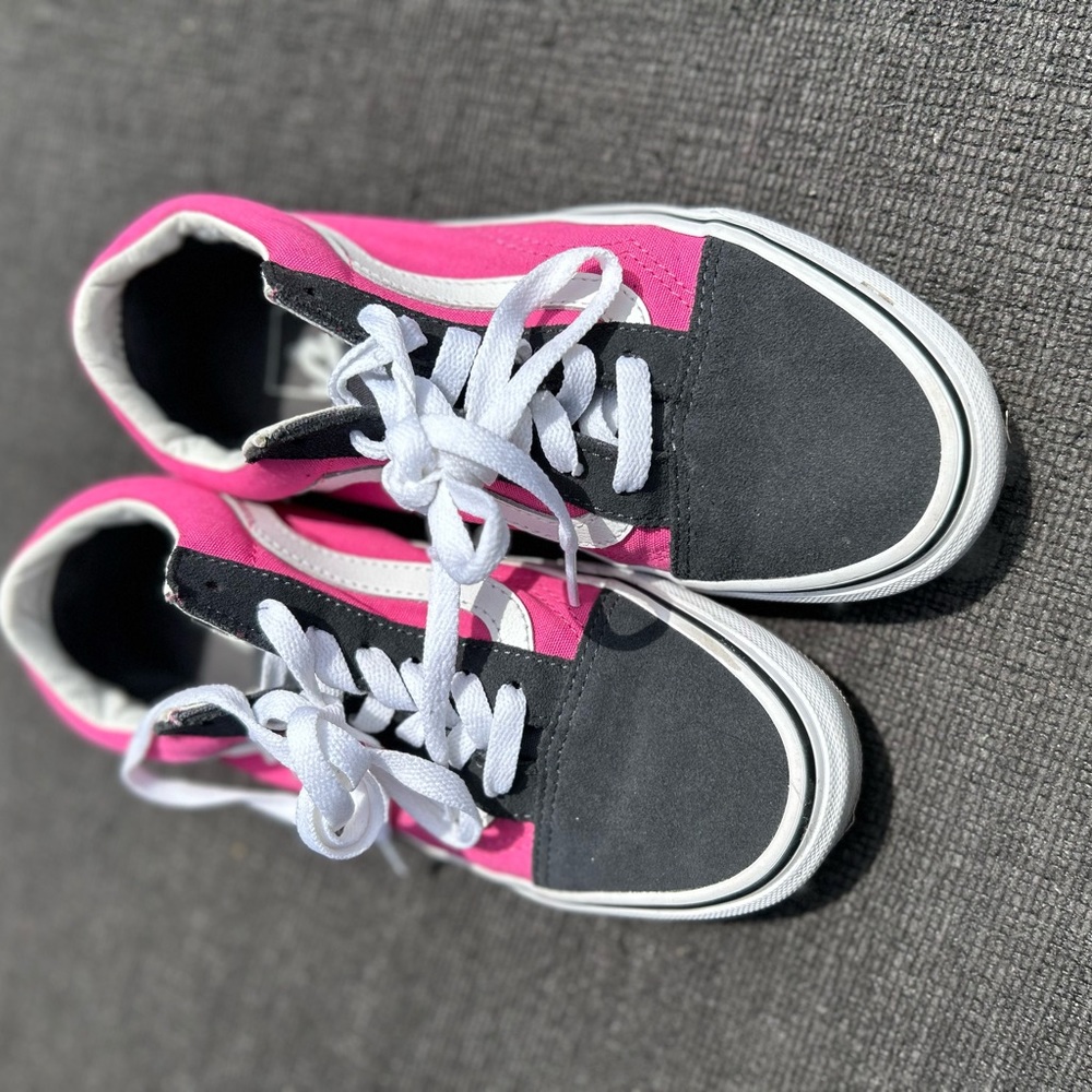 Size 6 women vans! EUC! Very clean and cute 💕